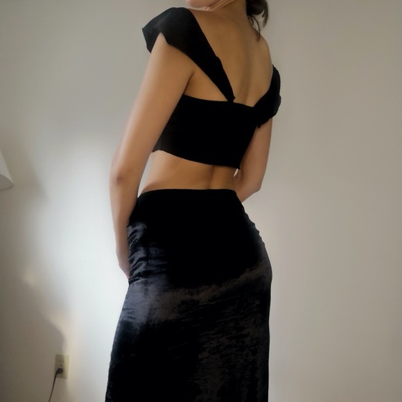 Ruffle crop top - Picture 2 of 2